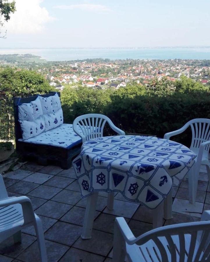 Erdei Hazak Hotel Csopak Bagian luar foto